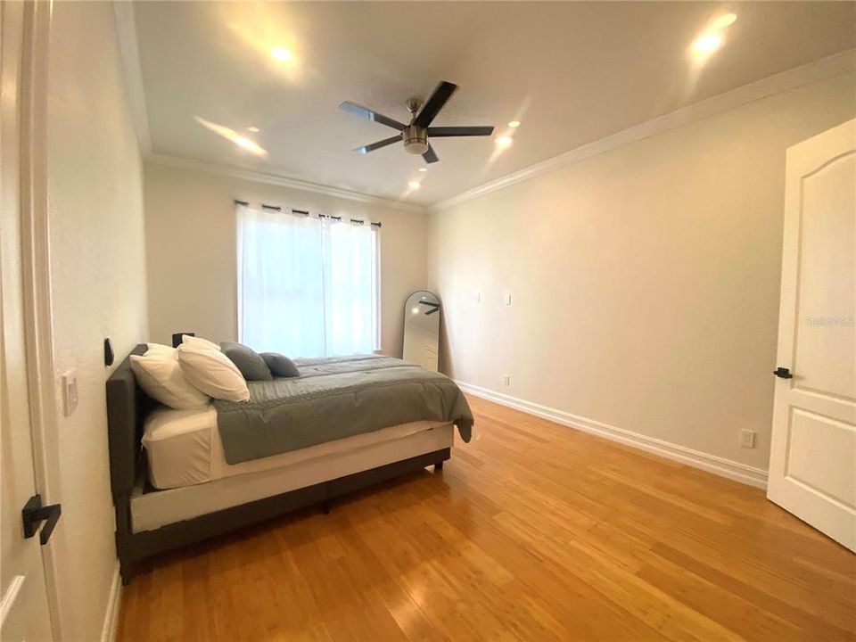 For Sale: $975,000 (5 beds, 3 baths, 4041 Square Feet)