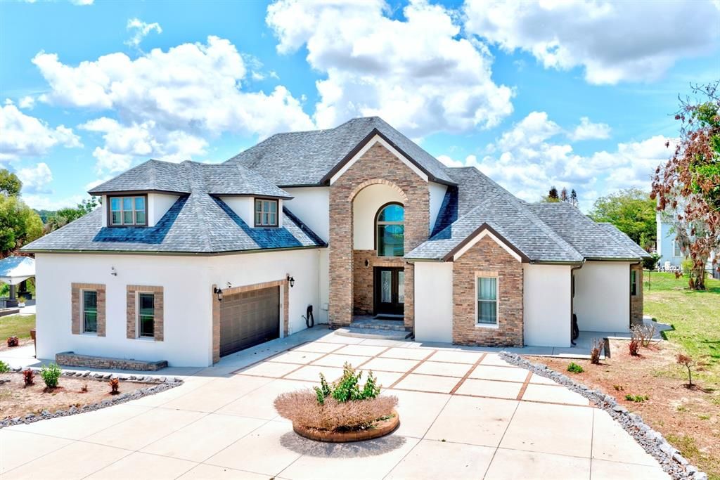 For Sale: $975,000 (5 beds, 3 baths, 4041 Square Feet)