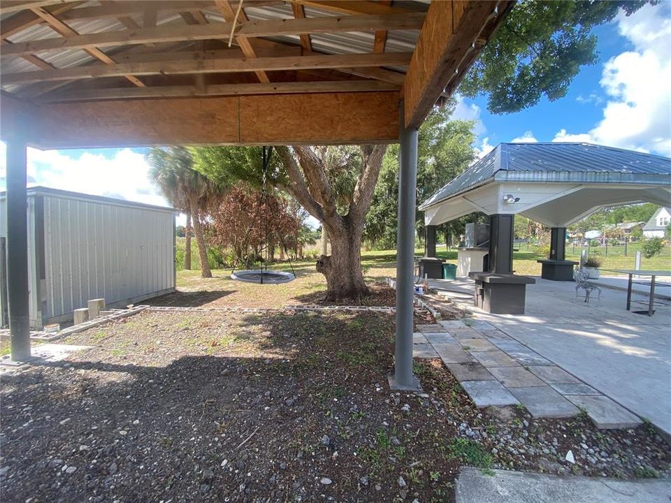 For Sale: $975,000 (5 beds, 3 baths, 4041 Square Feet)