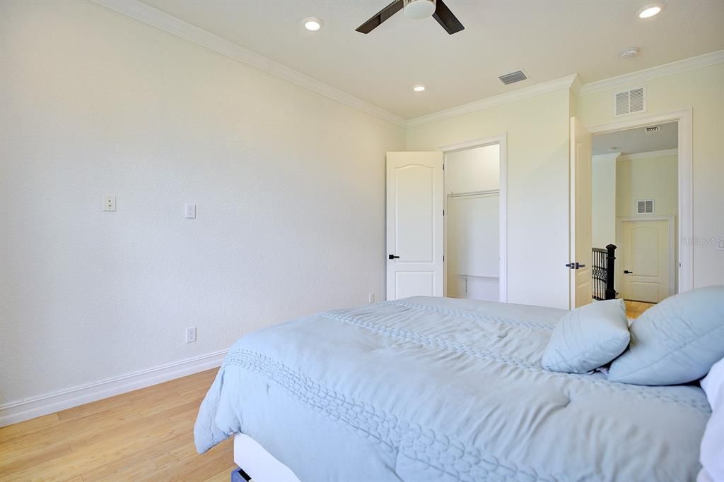 For Sale: $975,000 (5 beds, 3 baths, 4041 Square Feet)