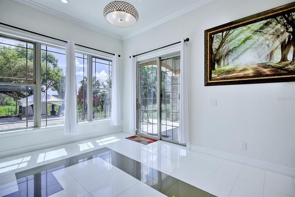 For Sale: $975,000 (5 beds, 3 baths, 4041 Square Feet)
