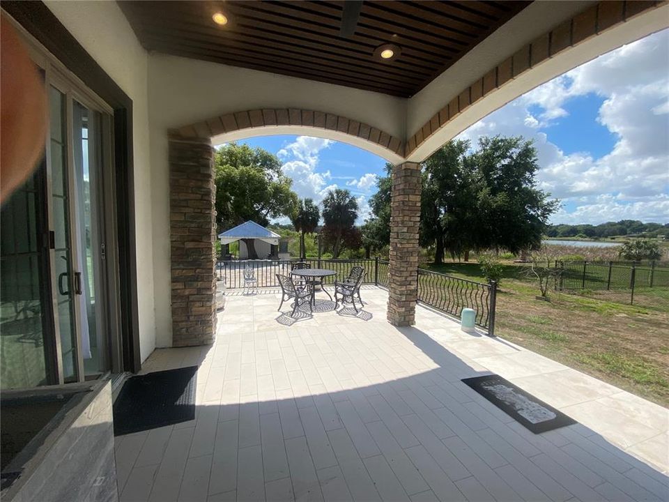 For Sale: $975,000 (5 beds, 3 baths, 4041 Square Feet)