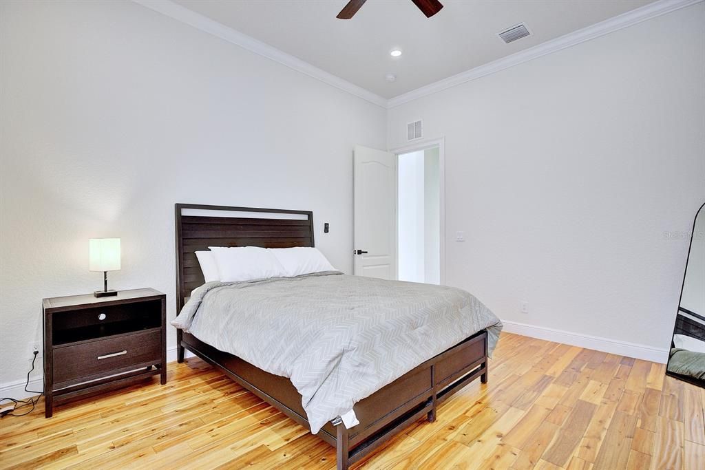 For Sale: $975,000 (5 beds, 3 baths, 4041 Square Feet)