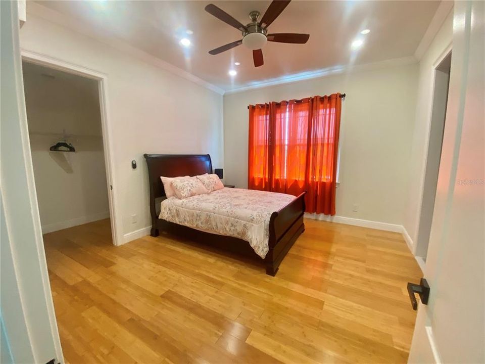 For Sale: $975,000 (5 beds, 3 baths, 4041 Square Feet)