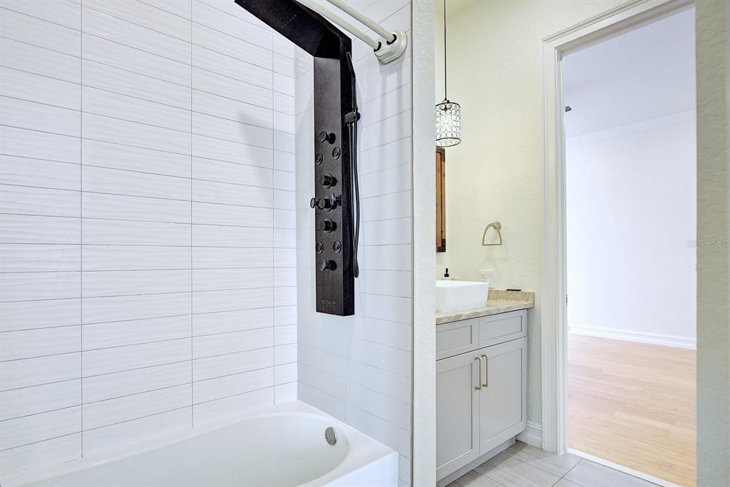 For Sale: $975,000 (5 beds, 3 baths, 4041 Square Feet)