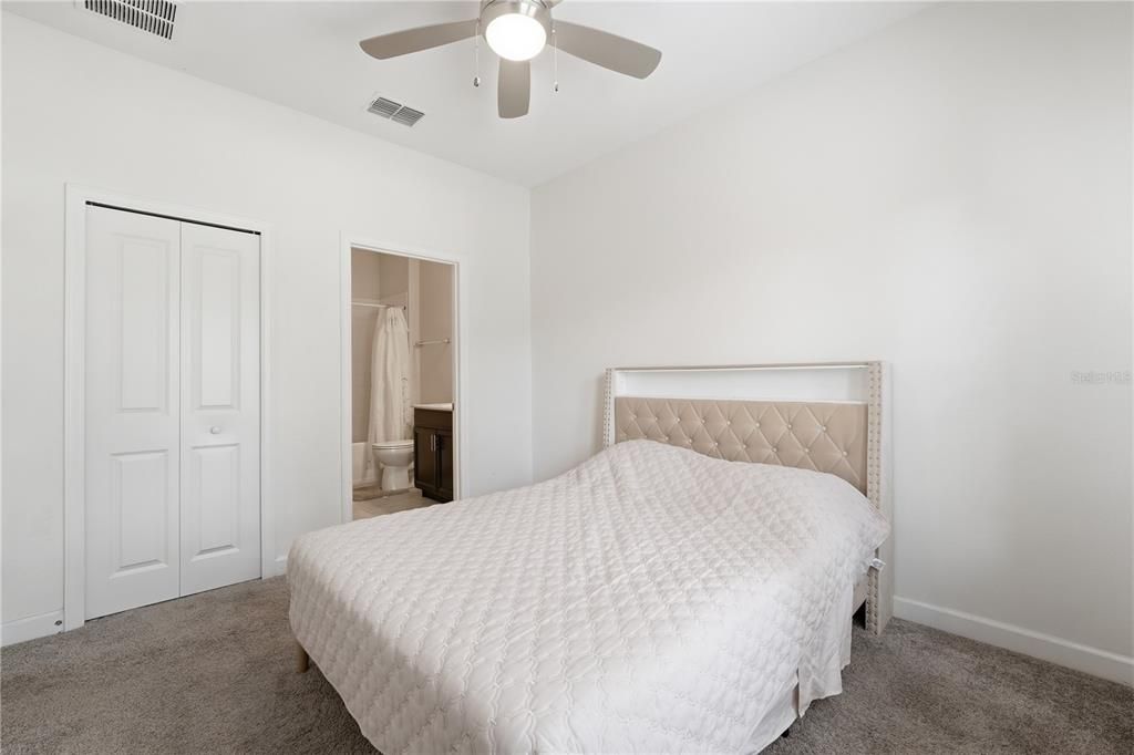 For Sale: $235,000 (2 beds, 2 baths, 1385 Square Feet)