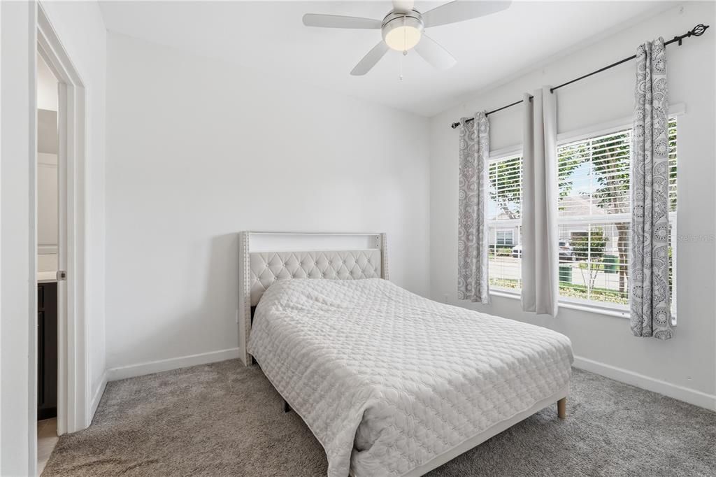 For Sale: $235,000 (2 beds, 2 baths, 1385 Square Feet)