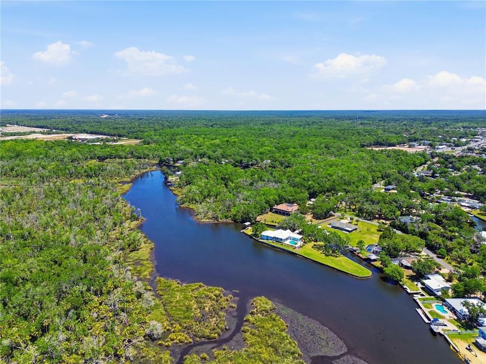 待售: $529,900 (3.11 acres)