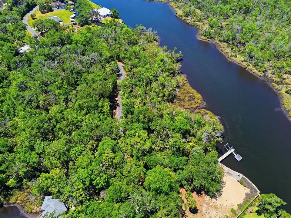 待售: $529,900 (3.11 acres)