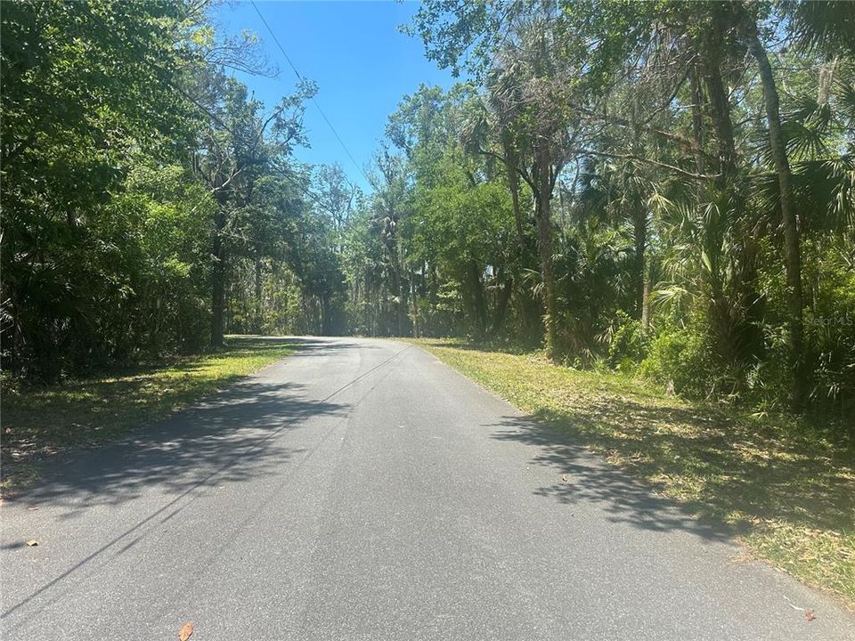 待售: $529,900 (3.11 acres)