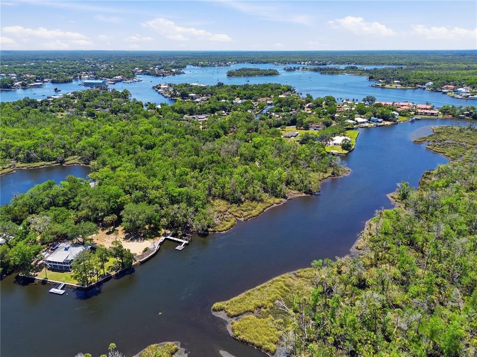 待售: $529,900 (3.11 acres)