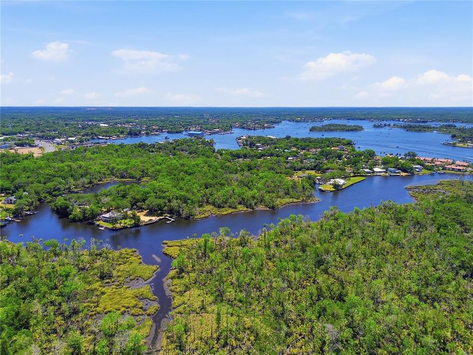 待售: $529,900 (3.11 acres)