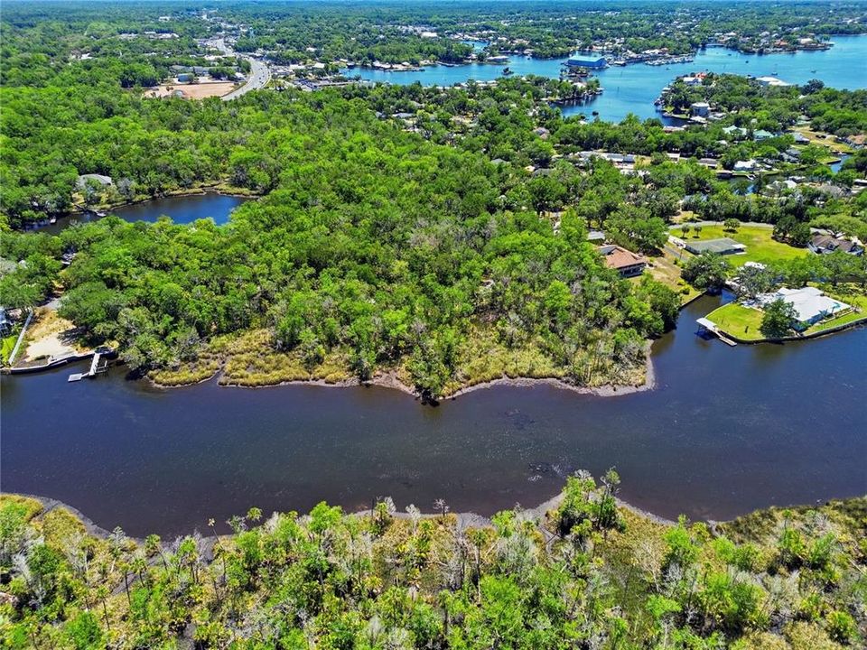 待售: $529,900 (3.11 acres)