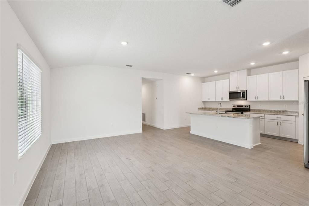 For Sale: $344,990 (4 beds, 3 baths, 1842 Square Feet)