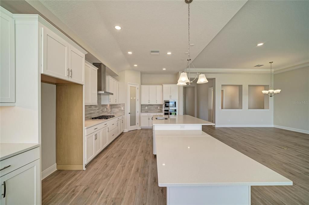 En Venta: $624,990 (3 camas, 3 baños, 2572 Pies cuadrados)