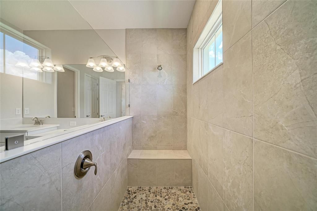 En Venta: $624,990 (3 camas, 3 baños, 2572 Pies cuadrados)