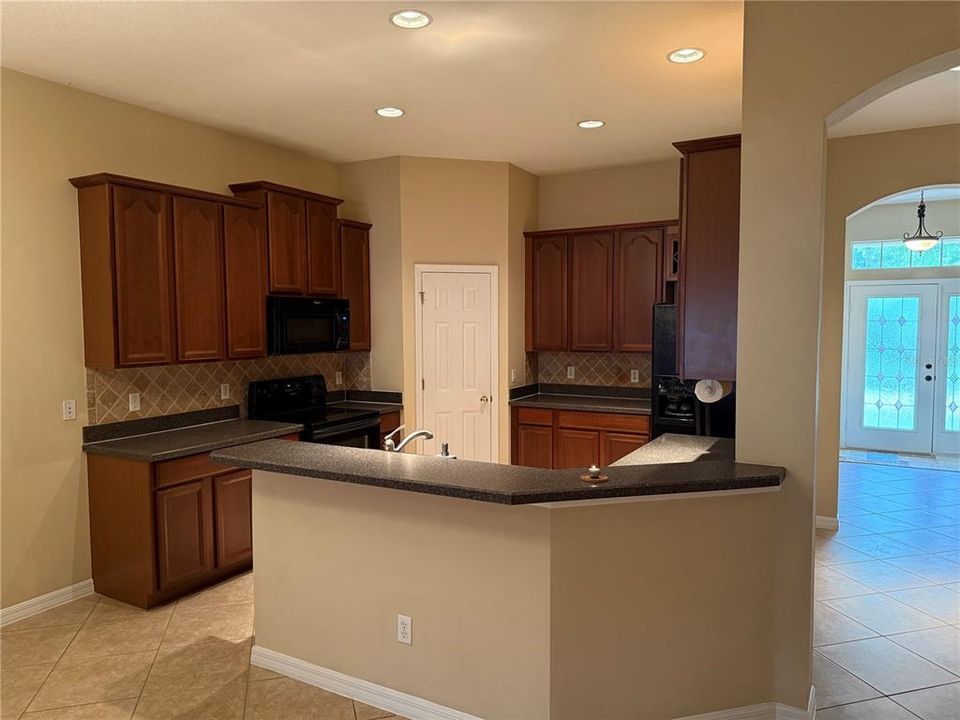 Active With Contract: $485,600 (3 beds, 2 baths, 2093 Square Feet)