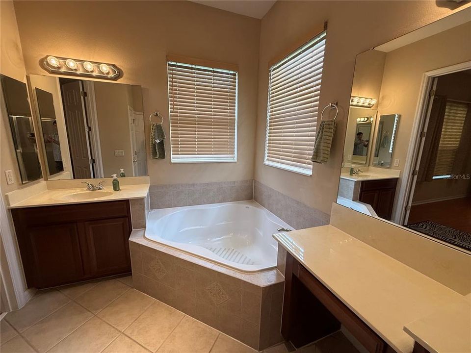 Active With Contract: $485,600 (3 beds, 2 baths, 2093 Square Feet)