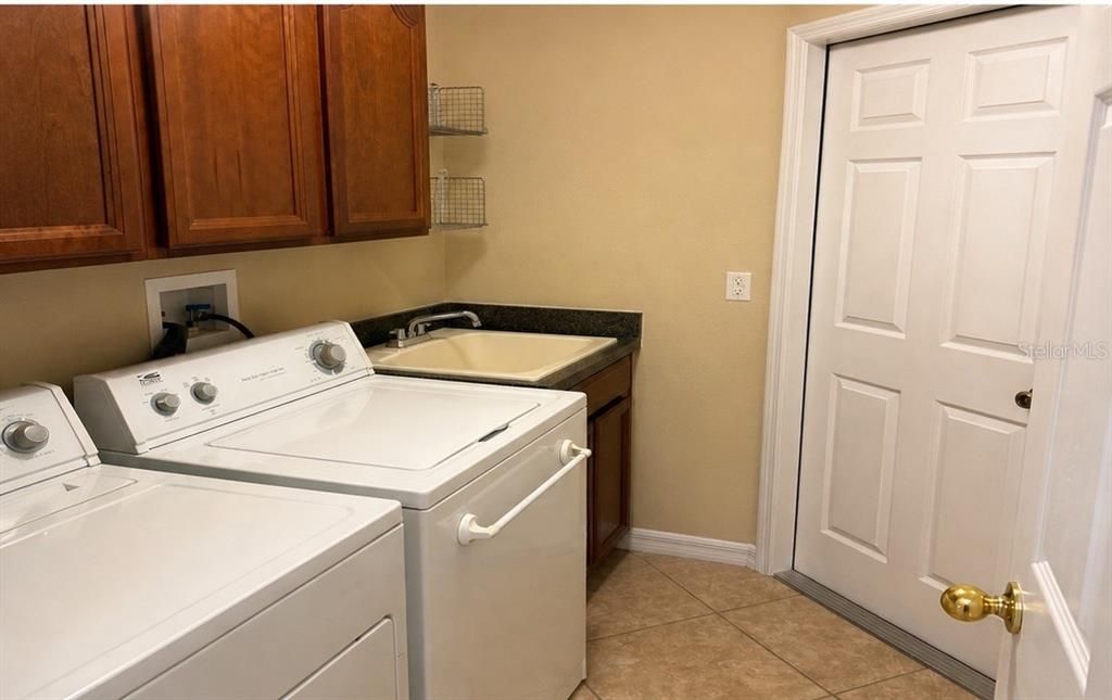 Active With Contract: $485,600 (3 beds, 2 baths, 2093 Square Feet)