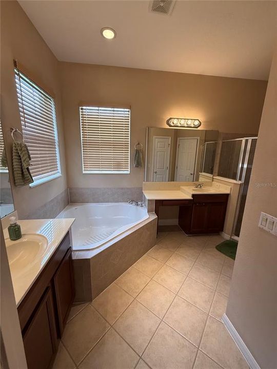 Active With Contract: $485,600 (3 beds, 2 baths, 2093 Square Feet)