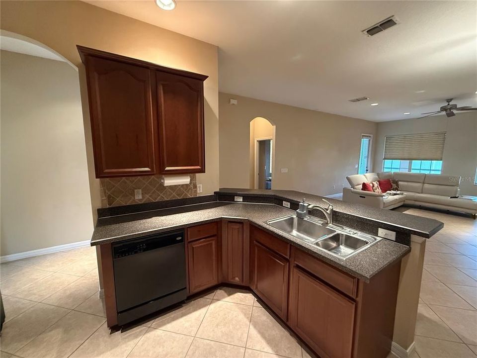 Active With Contract: $485,600 (3 beds, 2 baths, 2093 Square Feet)