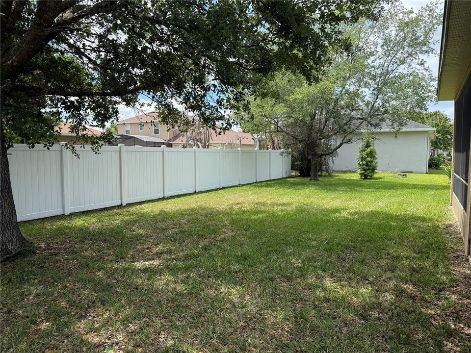 Active With Contract: $485,600 (3 beds, 2 baths, 2093 Square Feet)