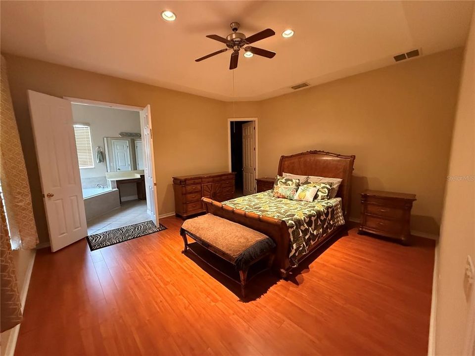Active With Contract: $485,600 (3 beds, 2 baths, 2093 Square Feet)