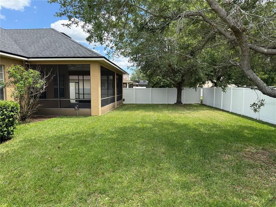 Active With Contract: $485,600 (3 beds, 2 baths, 2093 Square Feet)