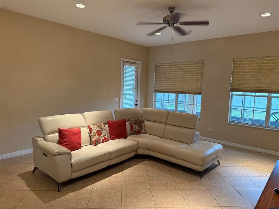 Active With Contract: $485,600 (3 beds, 2 baths, 2093 Square Feet)