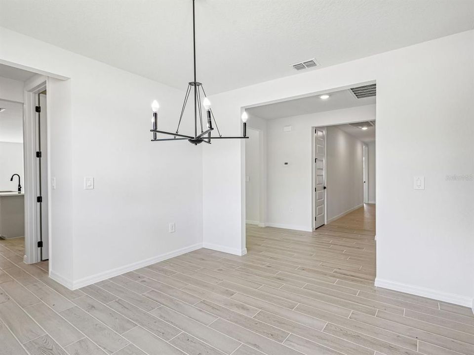 Activo con contrato: $554,650 (4 camas, 3 baños, 2793 Pies cuadrados)