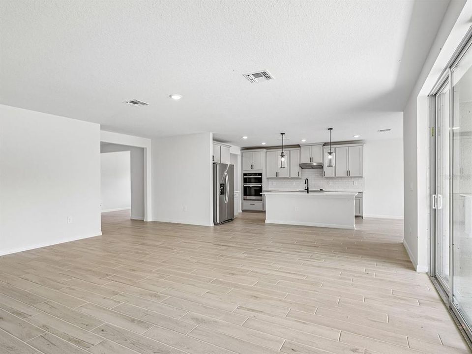 Activo con contrato: $554,650 (4 camas, 3 baños, 2793 Pies cuadrados)