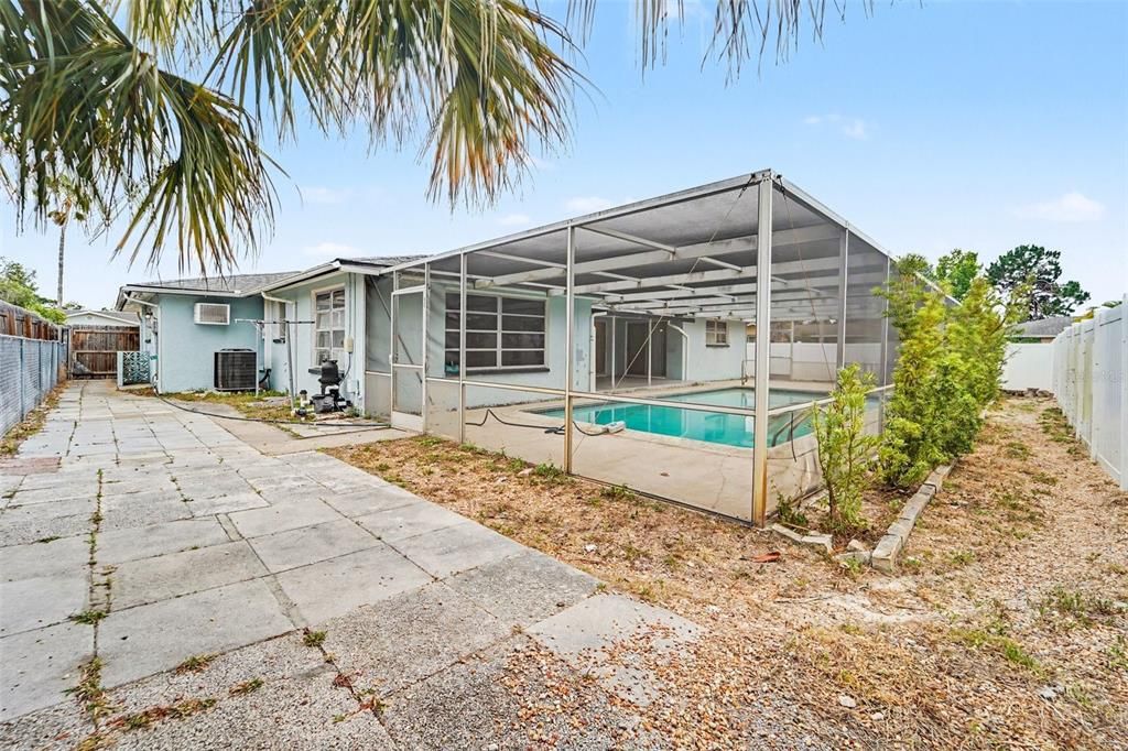 Active With Contract: $324,900 (4 beds, 2 baths, 1727 Square Feet)