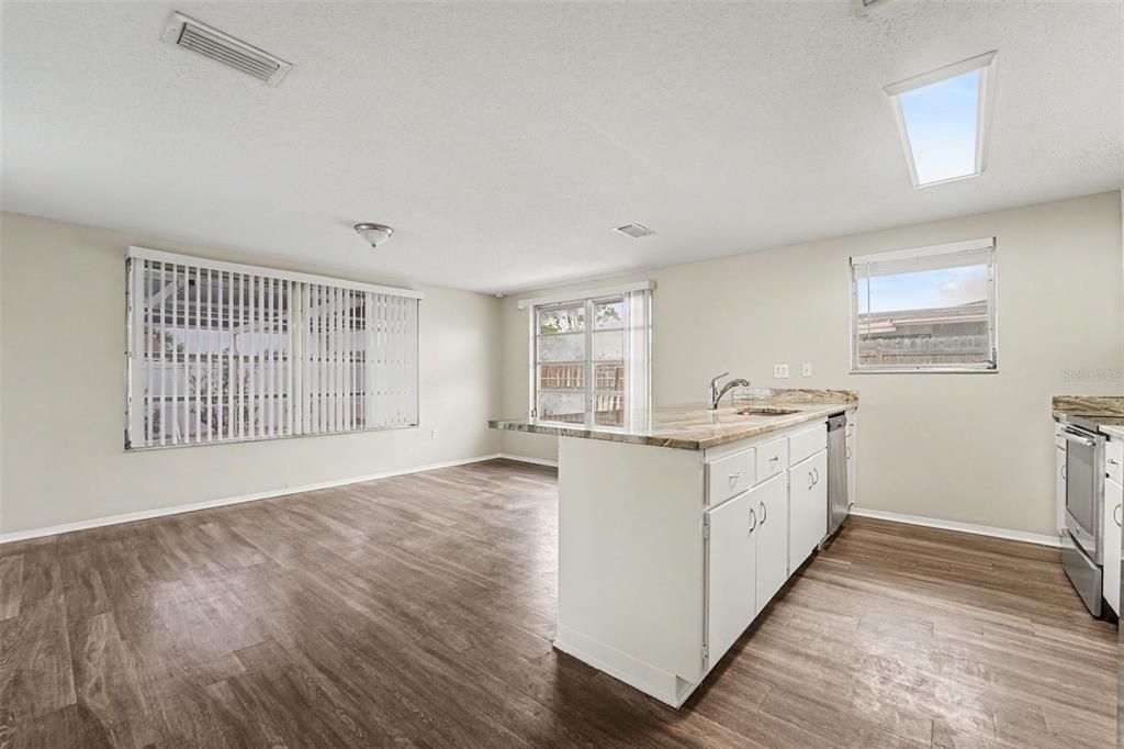 Active With Contract: $324,900 (4 beds, 2 baths, 1727 Square Feet)