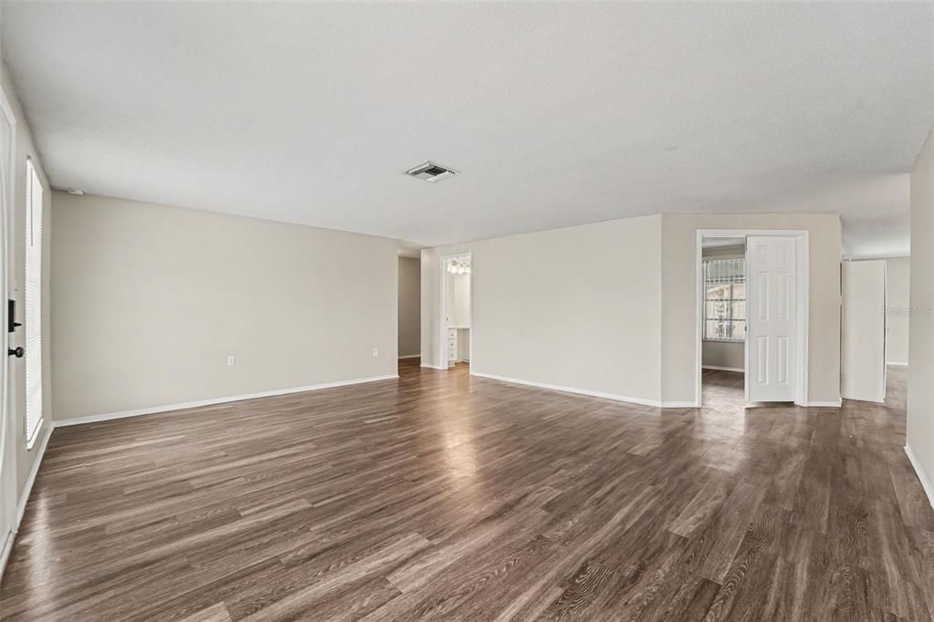 Active With Contract: $324,900 (4 beds, 2 baths, 1727 Square Feet)
