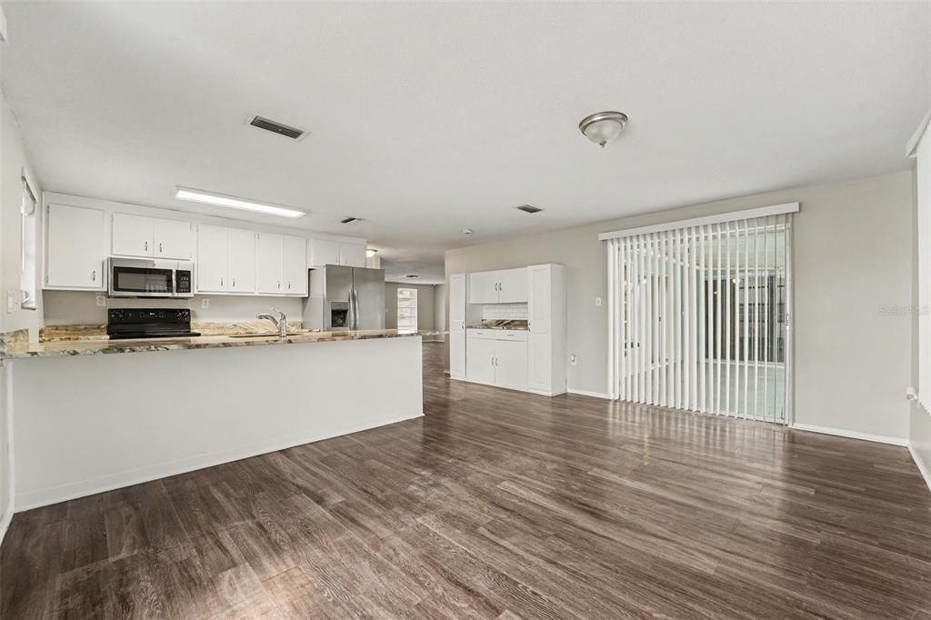 Active With Contract: $324,900 (4 beds, 2 baths, 1727 Square Feet)