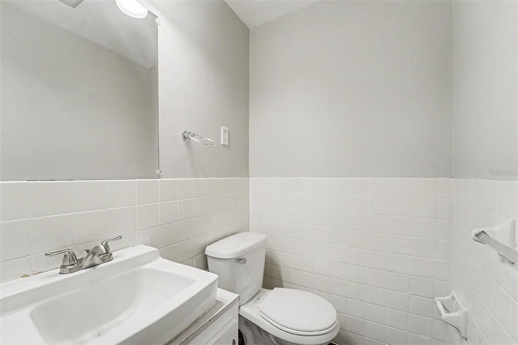 Active With Contract: $324,900 (4 beds, 2 baths, 1727 Square Feet)