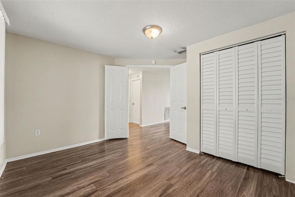 Active With Contract: $324,900 (4 beds, 2 baths, 1727 Square Feet)