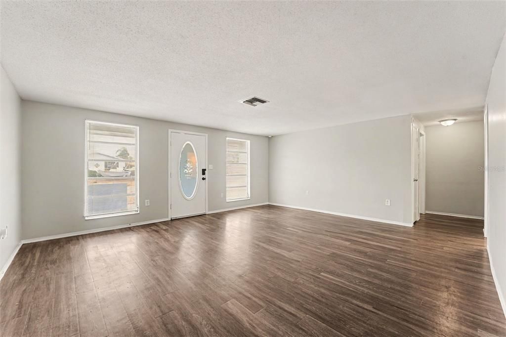 Active With Contract: $324,900 (4 beds, 2 baths, 1727 Square Feet)