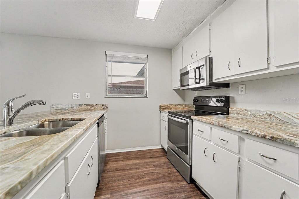 Active With Contract: $324,900 (4 beds, 2 baths, 1727 Square Feet)