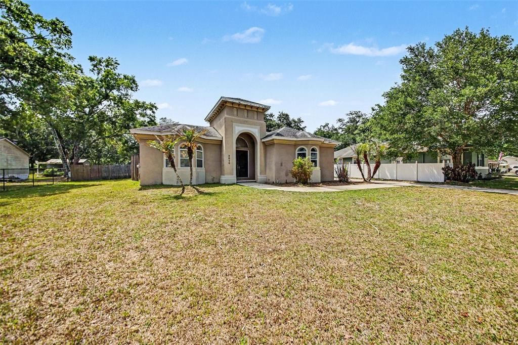 Activo con contrato: $474,900 (3 camas, 3 baños, 2584 Pies cuadrados)