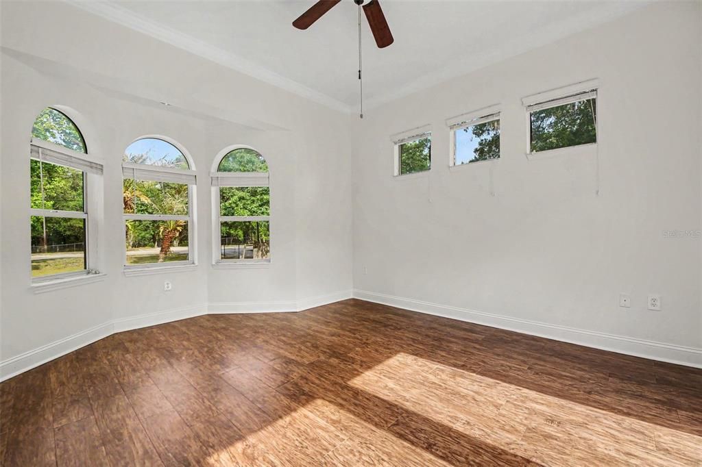 Activo con contrato: $474,900 (3 camas, 3 baños, 2584 Pies cuadrados)