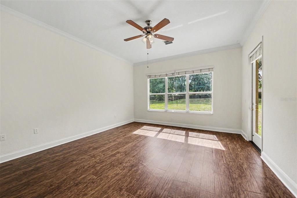 Activo con contrato: $474,900 (3 camas, 3 baños, 2584 Pies cuadrados)