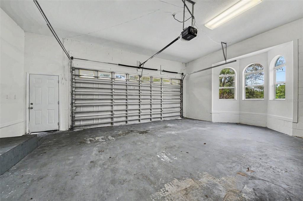 Activo con contrato: $474,900 (3 camas, 3 baños, 2584 Pies cuadrados)