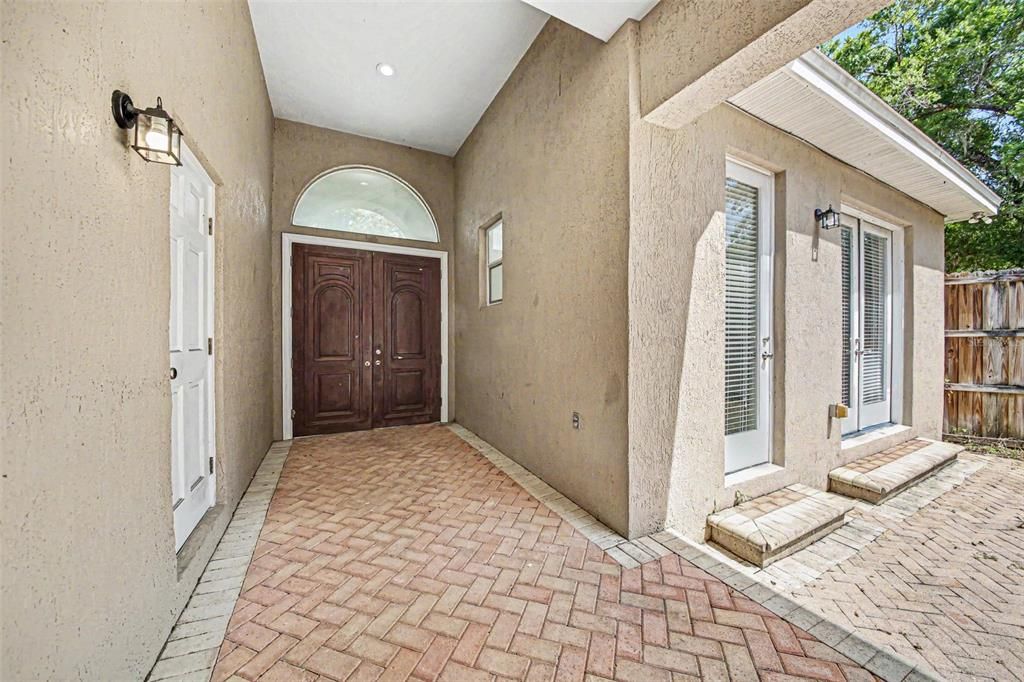 Activo con contrato: $474,900 (3 camas, 3 baños, 2584 Pies cuadrados)