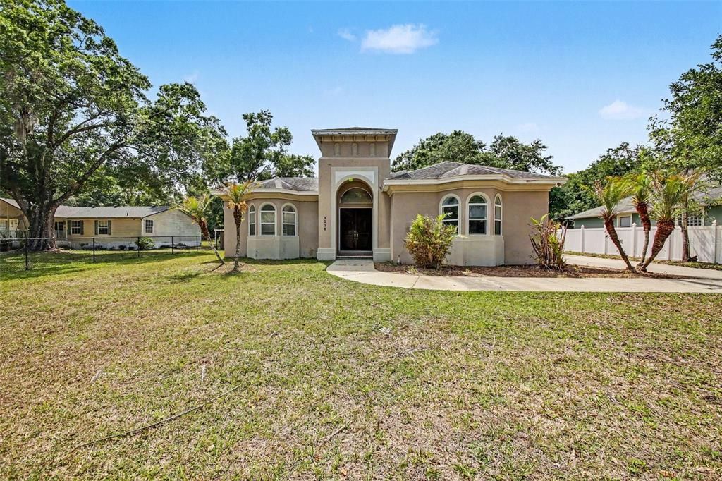 Activo con contrato: $474,900 (3 camas, 3 baños, 2584 Pies cuadrados)
