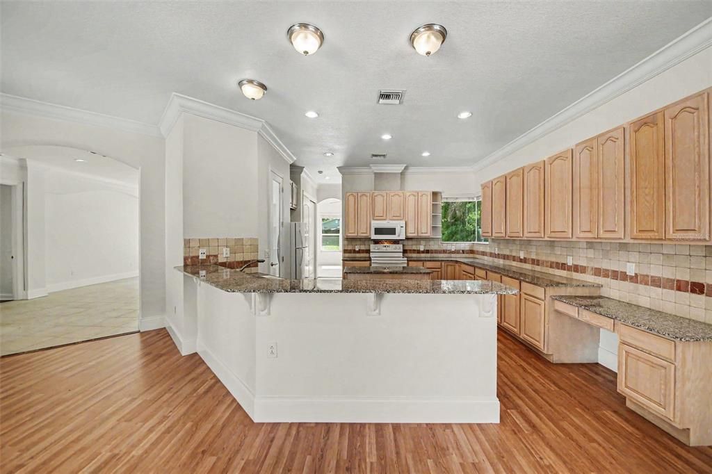 Activo con contrato: $474,900 (3 camas, 3 baños, 2584 Pies cuadrados)