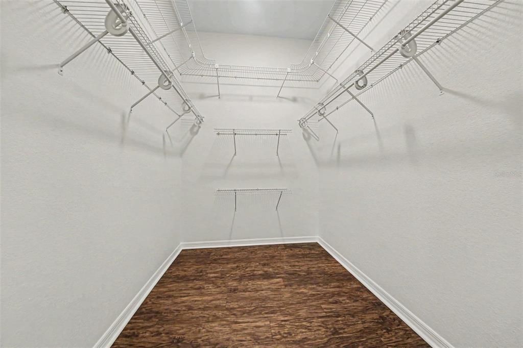 Activo con contrato: $474,900 (3 camas, 3 baños, 2584 Pies cuadrados)