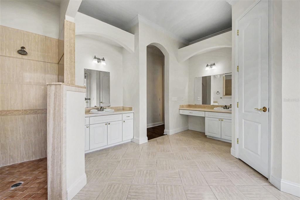 Activo con contrato: $474,900 (3 camas, 3 baños, 2584 Pies cuadrados)
