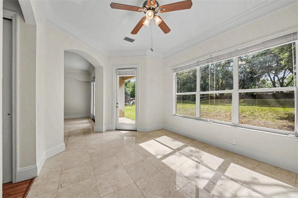 Activo con contrato: $474,900 (3 camas, 3 baños, 2584 Pies cuadrados)