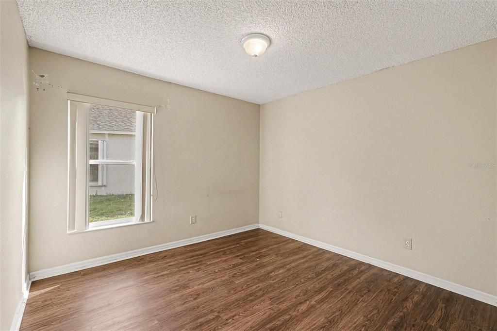Activo con contrato: $239,900 (3 camas, 2 baños, 1902 Pies cuadrados)